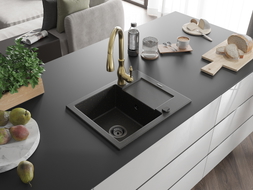 Mexen Enzo Granitspüle 1-beckig mit Abtropffläche und Küchenarmatur Savita, schwarz/gold metallic - 6506-75-672601-50-B