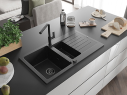 Mexen Matias Granitspüle 1,5-kammerig mit Abtropffläche und Küchenarmatur Flora, schwarz/silber - 6502-73-670401-70-B