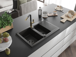 Mexen Gaspar Granitspüle 1,5-Kammern mit Abtropffläche und Küchenarmatur Flora, schwarz/gold - 6507-75-670401-57-B