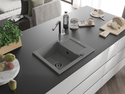 Mexen Enzo Granitspüle 1-Becken mit Abtropffläche und Küchenarmatur Flora, grau - 6506-71-670401-07-B