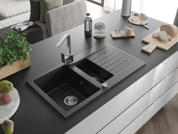 Mexen Matias Granitspüle 1,5-Becken mit Abtropffläche und Küchenarmatur Rita, schwarz/silber metallic - 6502-73-670300-00