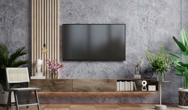 Lamele w aranżacji strefy TV — pomysł na nowoczesny salon